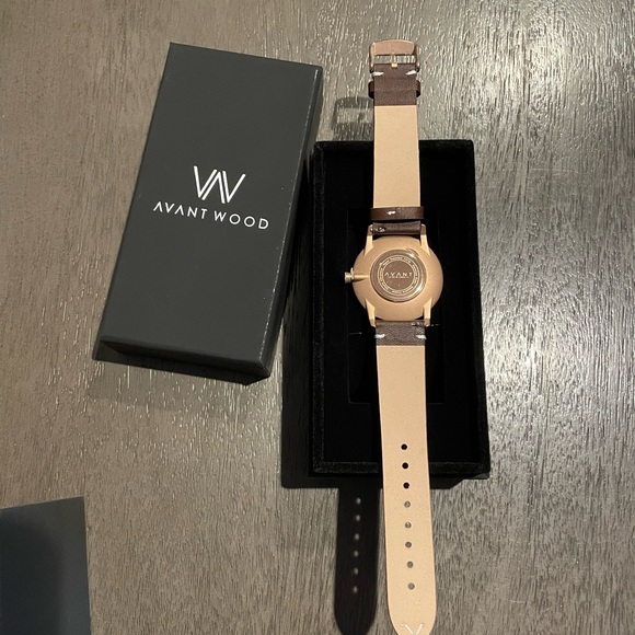 {Avant Wood} unisex watch brown leather strap with wood face - Picture 6 of 7